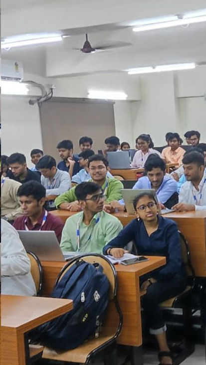 Full classroom at the VESIT Android seminar