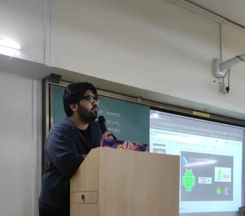 Vedant delivering the Android seminar at VESIT Chembur