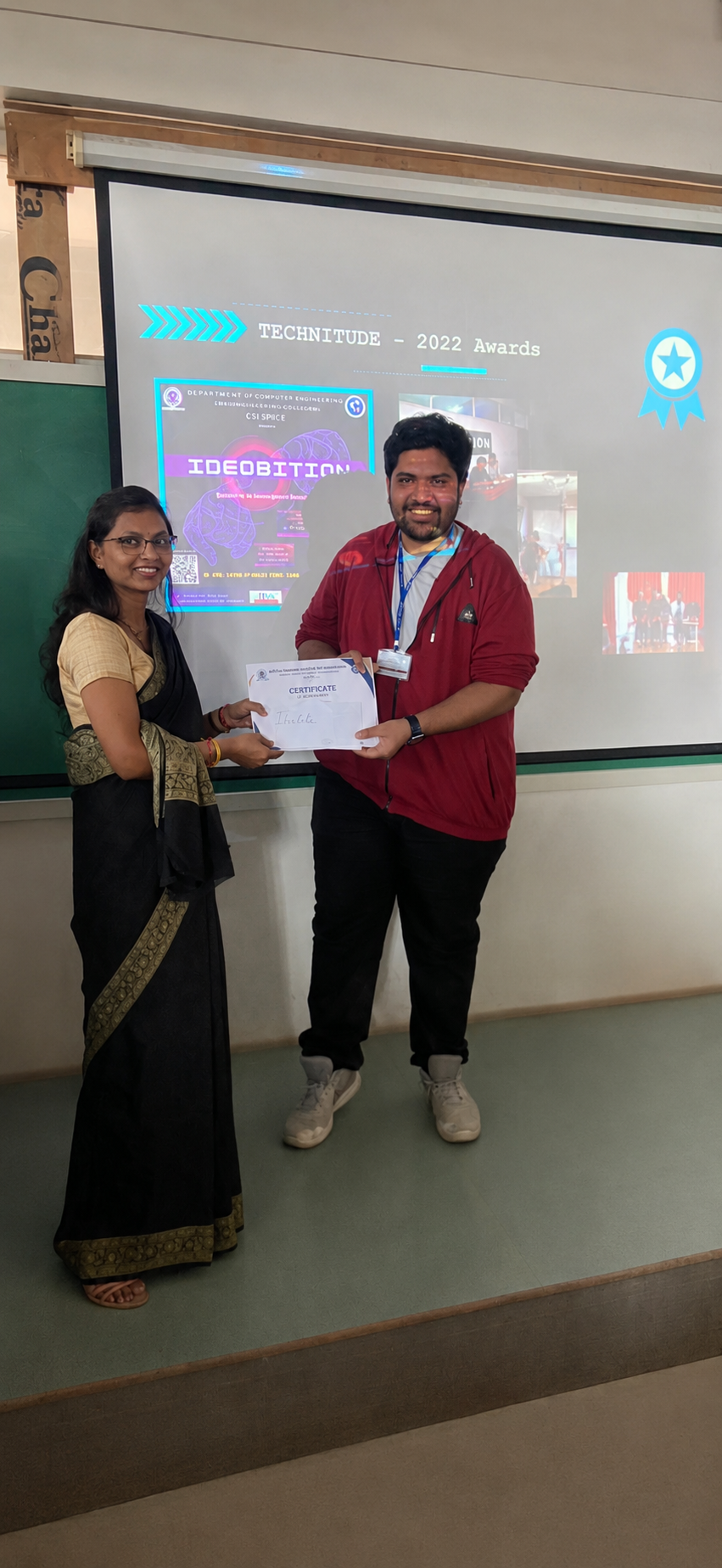 Vedant receiving the Ideathon award at the Technitude awards ceremony